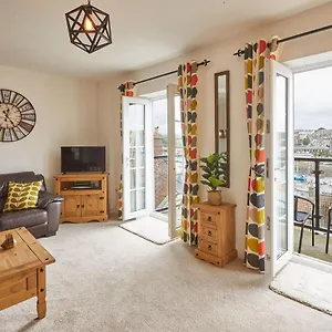 Host & - Harbour View House Whitby